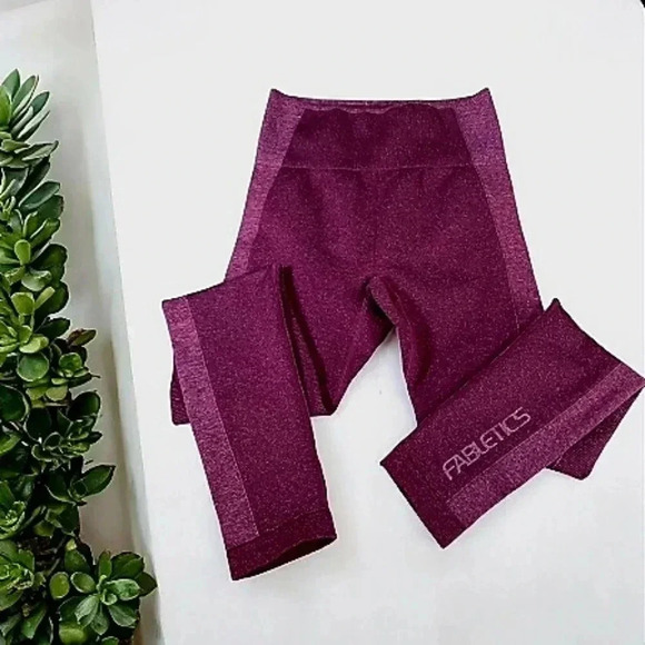 Fabletics Seamless Ultra High Waisted Sport Stripe 7/8 Leggings - Picture 1 of 10
